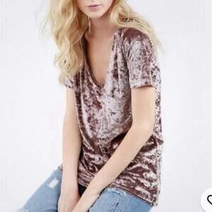 Spring + Mercer XXL Rose Smoke Velvet Legging Tee Short Sleeve V-Neck‎ T-Shirt
